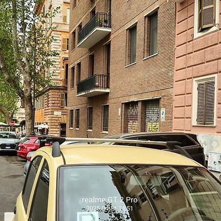 Casa Vacanza Colosseo Whole Holiday Home Apartment Da Pamino & Priscilla Rome Exterior photo