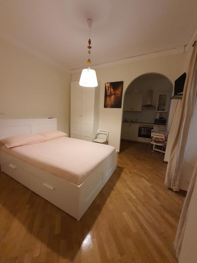 Casa Vacanza Colosseo Whole Holiday Home Apartment Da Pamino & Priscilla Rome Exterior photo