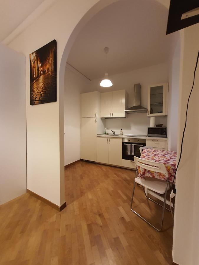 Casa Vacanza Colosseo Whole Holiday Home Apartment Da Pamino & Priscilla Rome Exterior photo