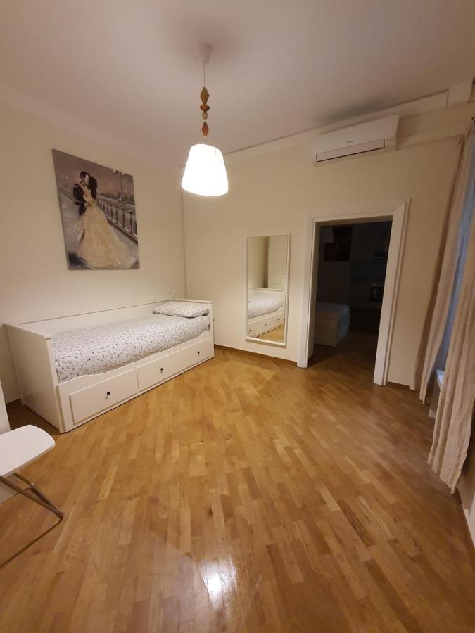 Casa Vacanza Colosseo Whole Holiday Home Apartment Da Pamino & Priscilla Rome Exterior photo