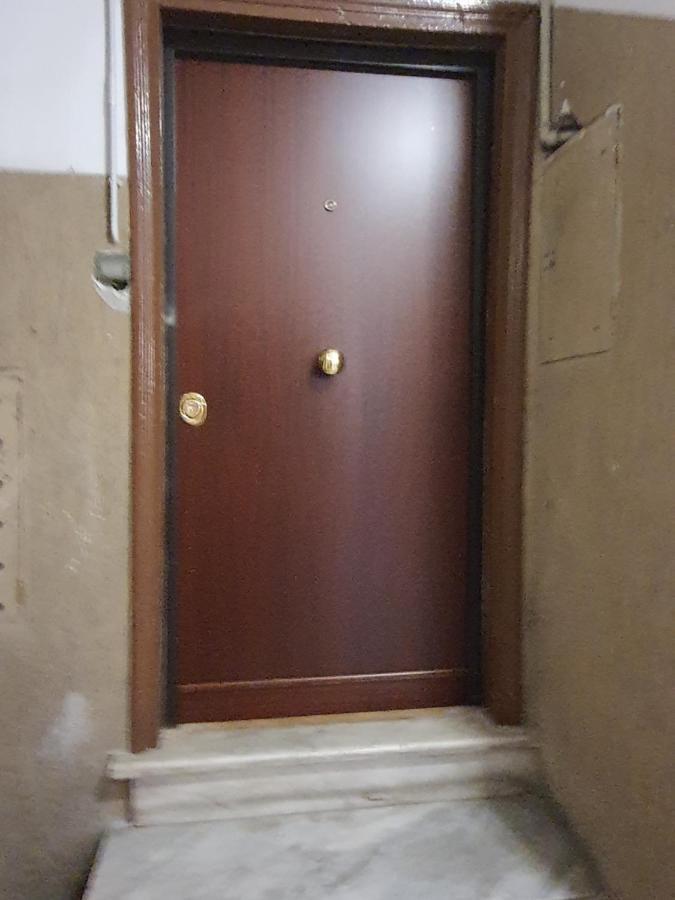 Casa Vacanza Colosseo Whole Holiday Home Apartment Da Pamino & Priscilla Rome Exterior photo